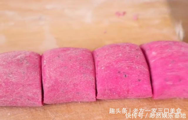 鸡蛋|火龙果和鸡蛋放一起,筷子搅一搅,越嚼越想吃,比吃肉都香