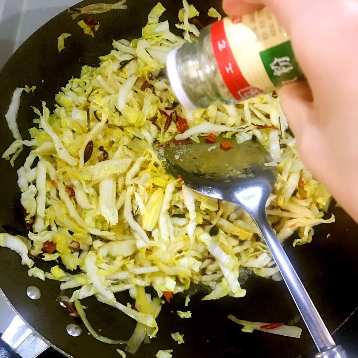 白醋|比醋溜白菜还好吃的一道菜,酸辣开胃,非常下饭