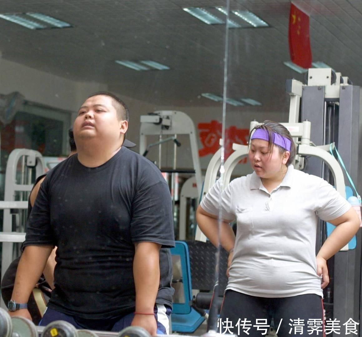 赤小豆|湿气重人发胖,每天拍打100下,去湿气,肚子小了,人也瘦了