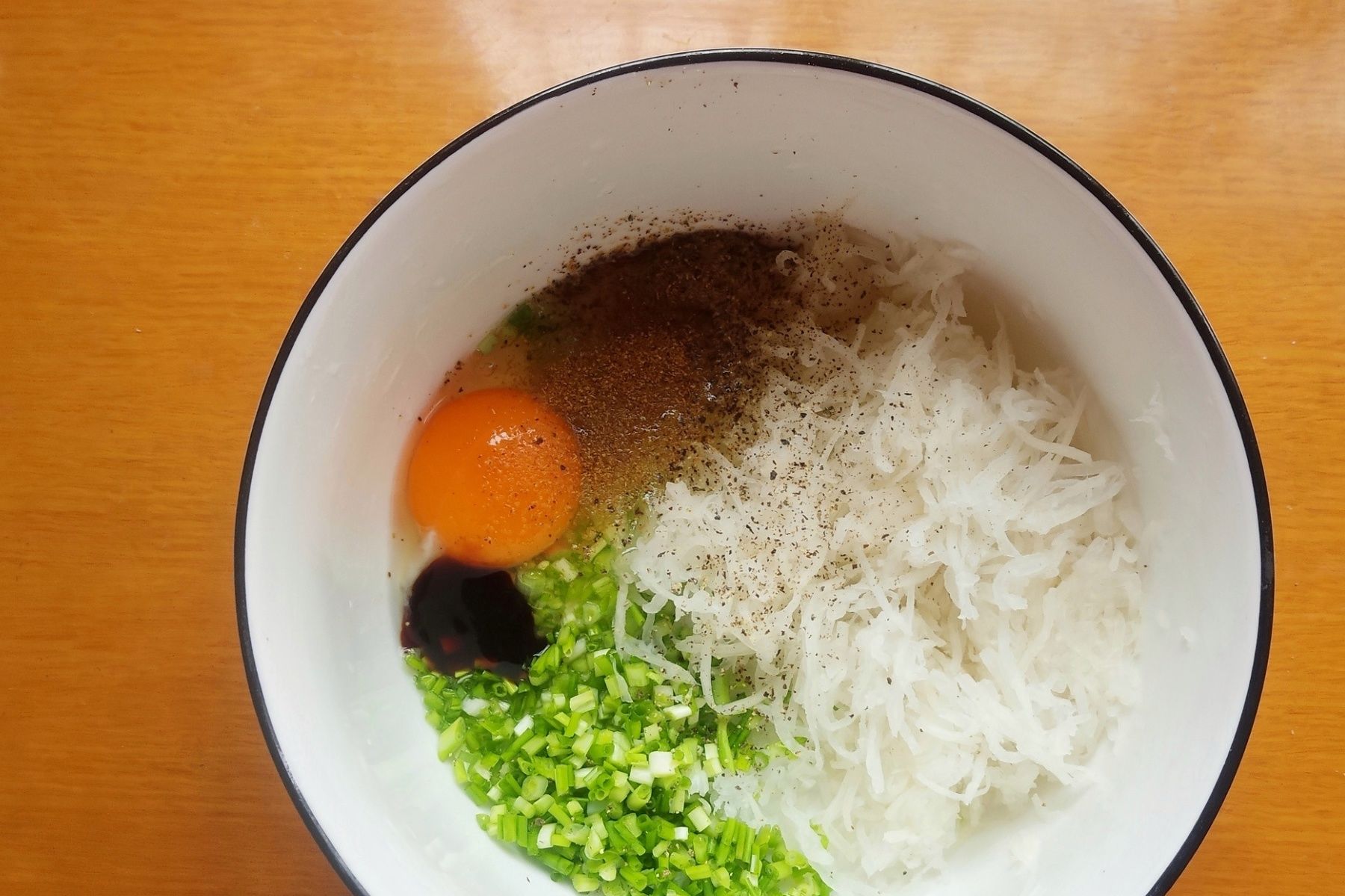 它是秋天的应季菜,做成早餐饼,简单快手又美味,我家最近常做它