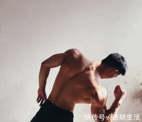 雞胸肉|26歲小鮮肉練成肌肉型男，8塊腹肌大胸肌，是否讓你心花怒放？