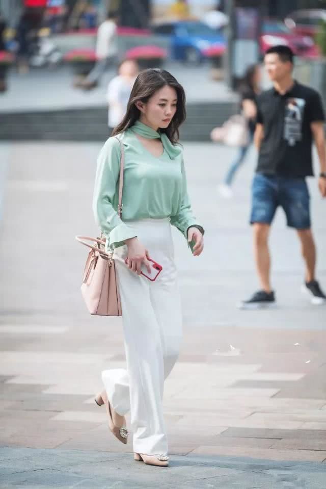 小姐姐|温柔魅力的小姐姐，大长腿十分亮眼，养眼又好看