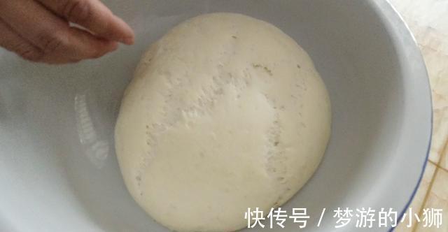 好吃|肉包子这样做太好吃了,学会这样调肉馅,包子松软鲜香,好吃解馋