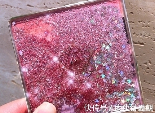 外包装|仙女化妆怎么能少得了“流沙眼影”，每款都仙气十足，像极了银河