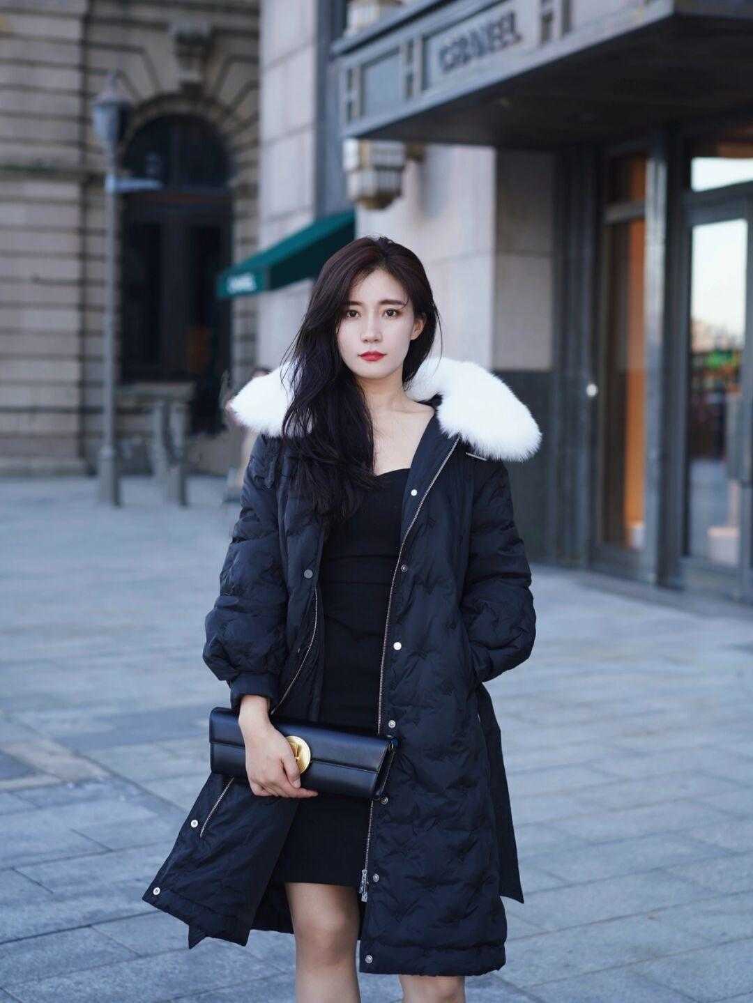 羽绒服|又被“黑色羽绒服”惊艳到,款式简单却很显气质,你有了吗?