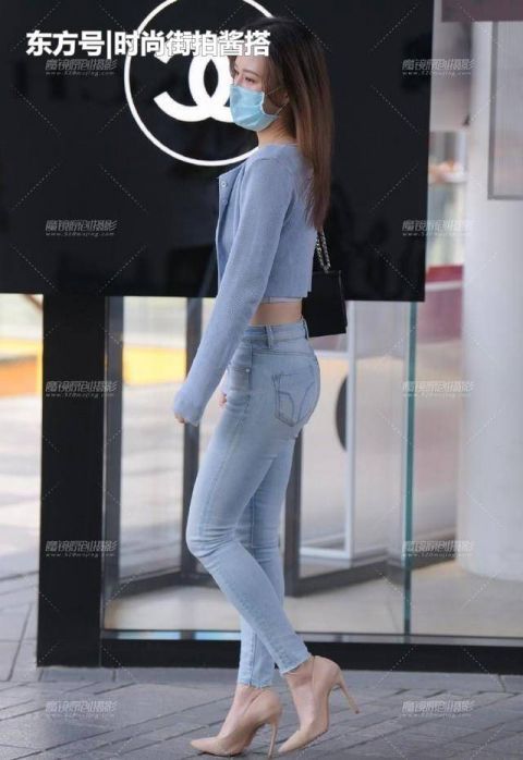 佩服|真佩服这位时尚小姐姐,鞋跟像“针”一样细,穿着也不怕折断