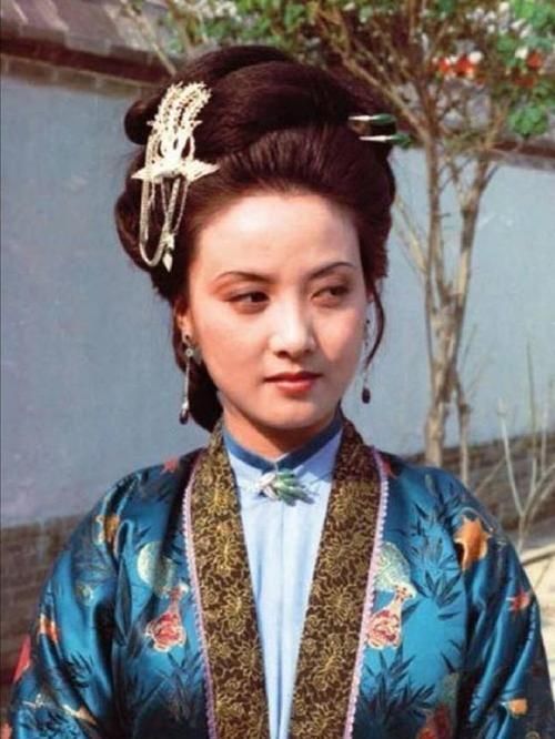 王熙凤|操办秦可卿丧事有什么好处?王熙凤那么积极包揽,她赚了三万两