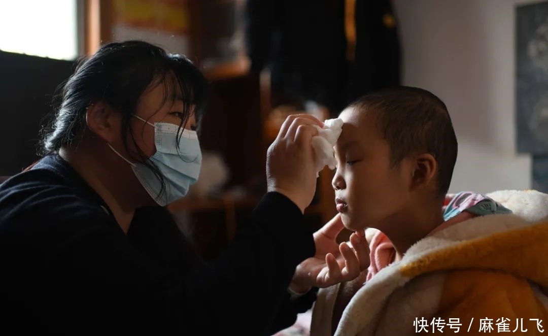 8岁女童重度感染,被医生限制进食两个月,画了一本好吃的来解馋