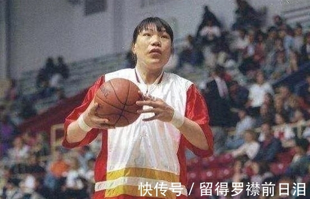 姚明|中国女篮传奇郑海霞:退役后嫁粉丝,11年没生娃,如今过得怎样?
