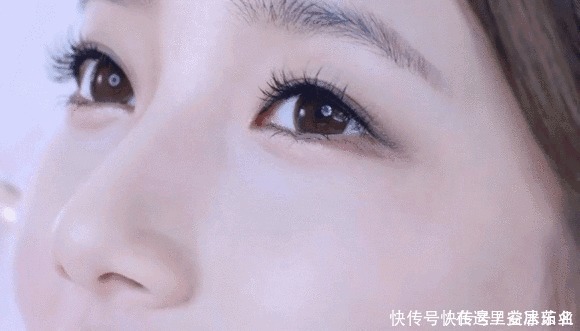 眼部|眼霜怎么涂才有效果1分钟学会眼霜的正确涂抹方法