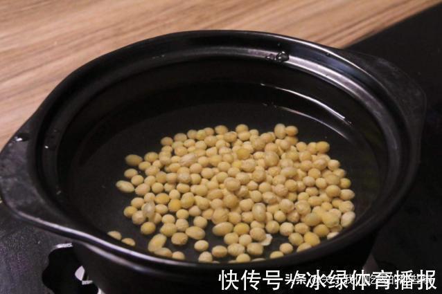 自制豆浆，豆子泡后别直接打，先做1步，豆浆细腻无渣，香浓顺滑