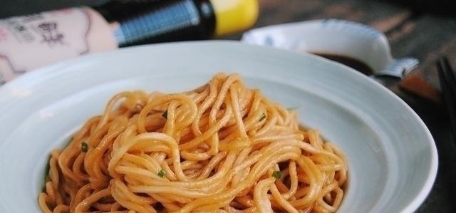教你面条的新吃法，比煮着吃好吃一百倍，做法简单，5分钟早餐！
