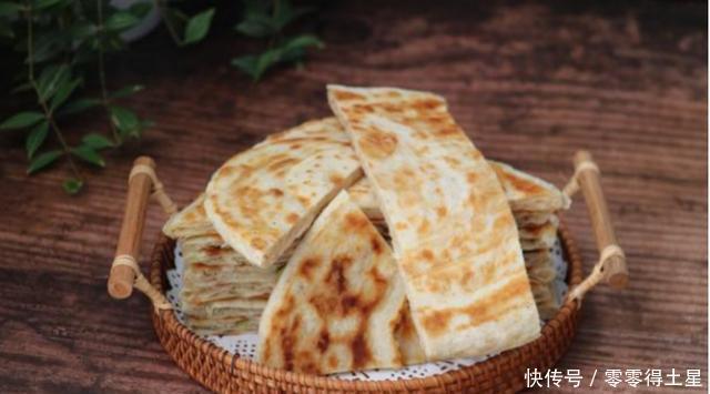 实惠|葱油饼这样做,美味好吃又实惠,主要是做法简单