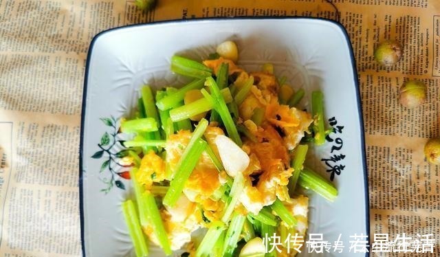 香芹段|买鸡蛋挑大个，颜色选白壳，蛋黄越黄越营养别被摊贩“忽悠”了