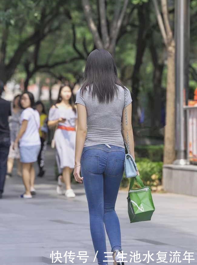 姑娘走路长发飘飘，难道这就是传说中的“小仙女”