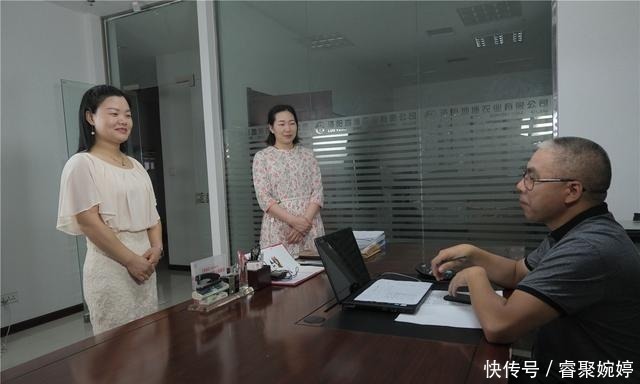 抖音|公司老板带员工跨界玩抖音,大笑称达到了人生的巅峰