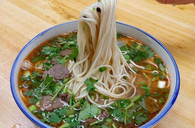 外地人|我国“争议最大”的4碗面,当地人都超爱吃,外地人却很嫌弃!