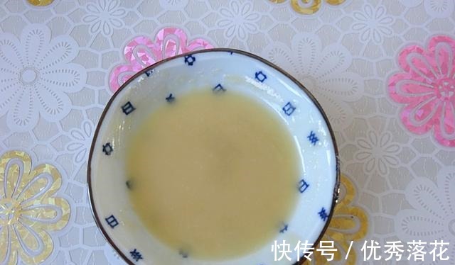 平底锅版的葱香烧饼，外酥里软又多层，按照这方法操作，一次成功！