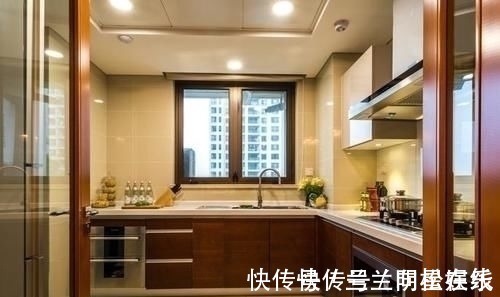 定制|安装橱柜记得在底部留空一格,过来人都懂,懊悔做错了