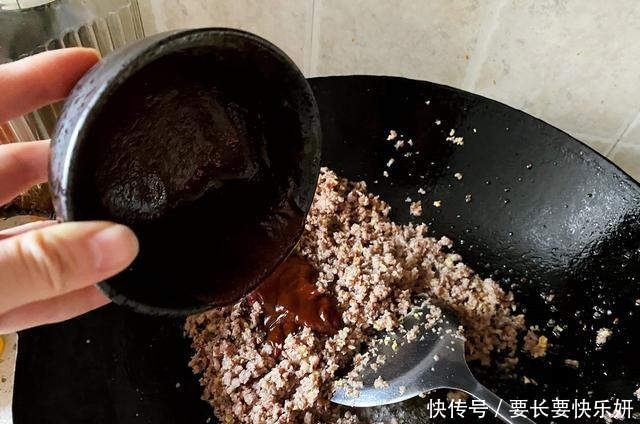 酱肉包子|酱肉包怎么做才好吃教你一个秘制配方,咸甜美味,用料精确到克