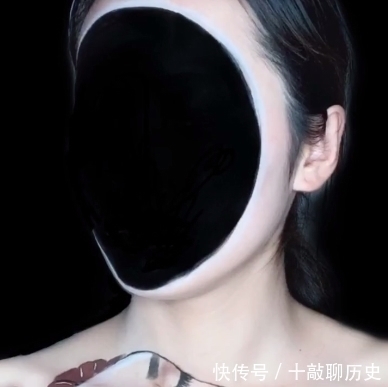 小姐姐|小姐姐在脸上化“创意妆”,开局:又在作妖,结局:认输还不行吗?