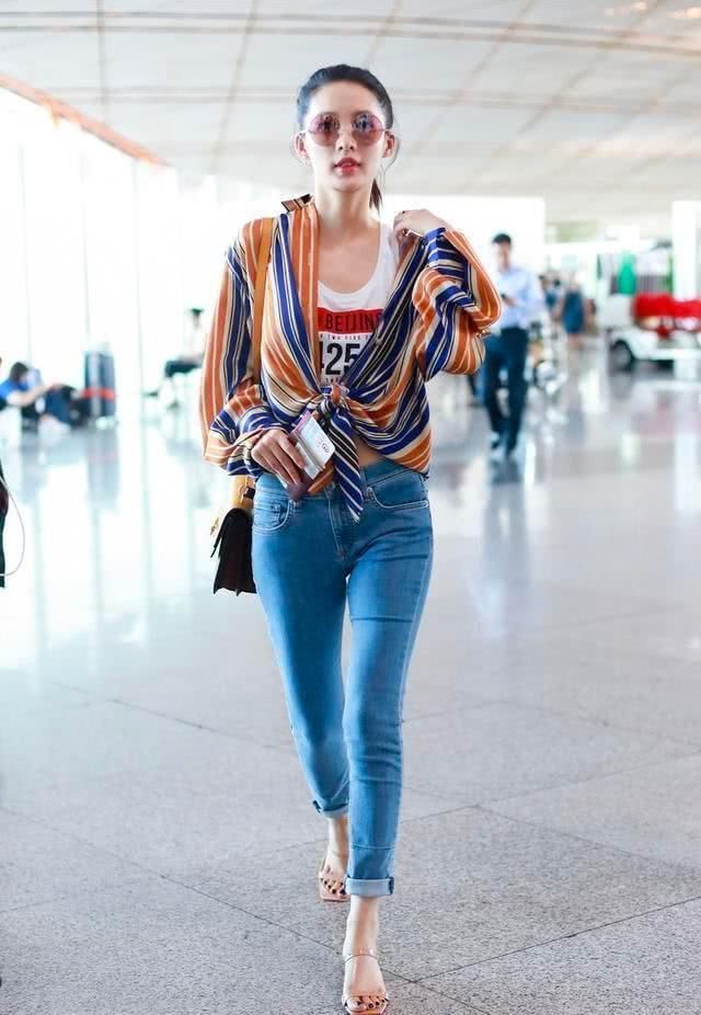 穿着|别总穿一字带凉鞋，今夏流行这些“双带”凉鞋，时髦洋气又舒适