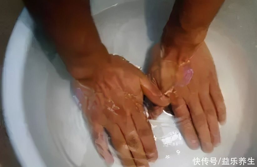 山楂十九片,血管好一年!软化血管降血压,老中医一喝一壶