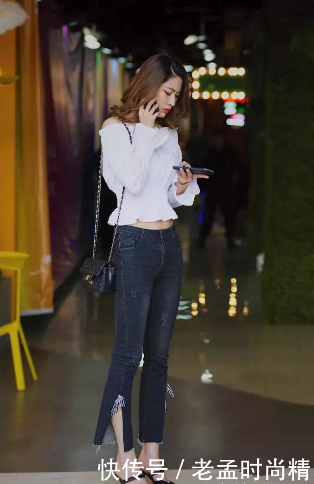 街拍：美女脚上一双尖头的高跟鞋，凸显出迷人魅力，带着都市女性的风范