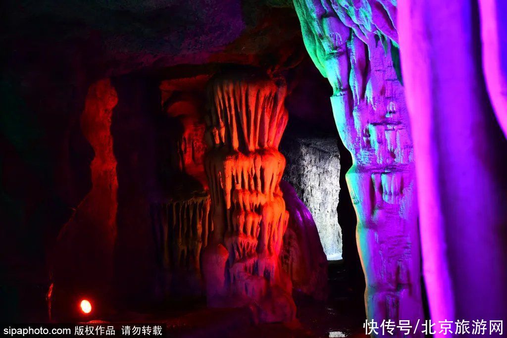 猕猴谷|北京有个彩虹色的“天池”？有天池大瀑布，还能走进猕猴的家