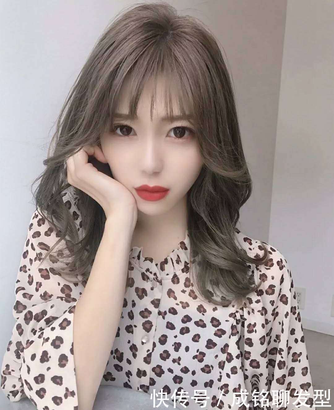 发际|30岁女生前额发际线高,发量还稀少,有值得推荐的刘海或发型吗?