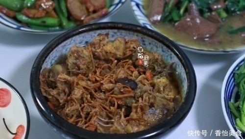 同事来做客,我准备了8菜1汤,半小时端上桌,吃个精光汤也不剩