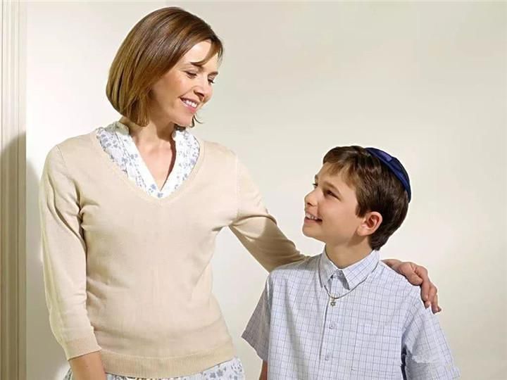 家长|孩子有这3种“懂事”行为,家长别盲目高兴,多半是情商低的表现