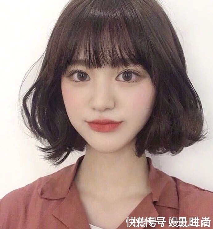 洋气|网上很火的“不过肩”烫发,减龄又洋气,换了发型比整容更有魅力