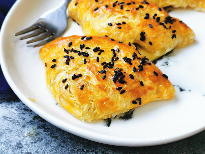 女儿放假了，妈妈简单做几个甜品，香甜酥脆掉渣，女儿：真幸福