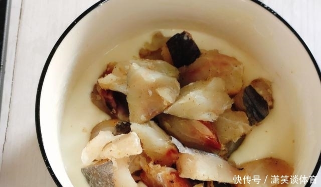 烹饪|鳕鱼这种做法,既入味又美味,适合冬季烹饪,暖心暖胃,营养加倍