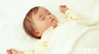 宝宝|“全网混得最差”的男娃走红,午休照片被拍下,网友:真是亲爹