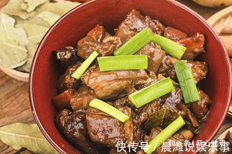 酱烧五花肉|精选美食：浇烧鲈鱼，酱烧五花肉，红烧羊肉的做法，有肉不腻