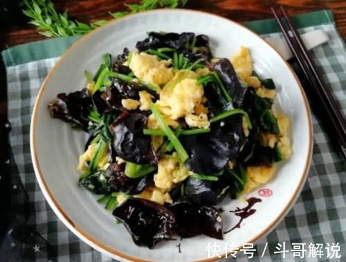 木耳|会吃的人最长寿,常吃三种食物,补充营养,提高免疫力,早吃早好