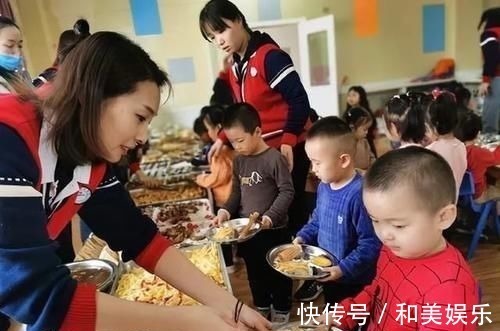 伙食费|交着幼儿园天价伙食费,孩子却吃着汤泡饭,宝妈:钱都花哪去了?