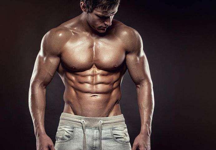 男性朋友|为什么胸肌练大了，但形状却不好看，如何练出好的胸肌？