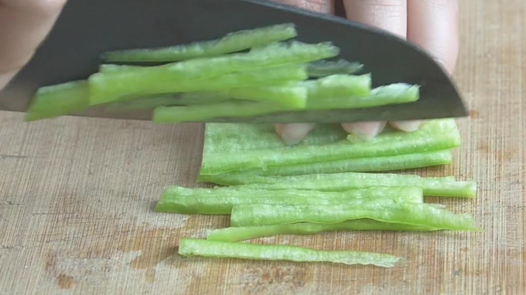  两不误|立秋之后贴秋膘，鸡胸肉不炒不炸不煲汤，麻辣美味不发胖，营养减脂两不误