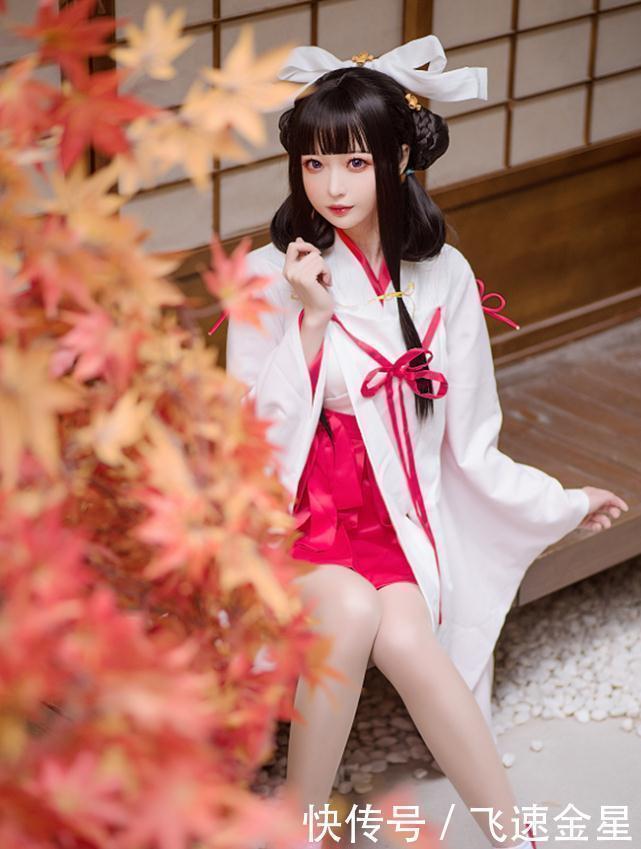 cospl13岁coser不得了,堆堆袜都能穿成船袜,伸腿那刻长到逆天