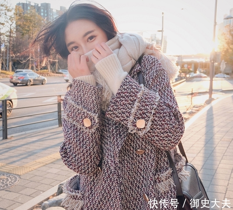 聚会|大衣+黑裤子?没有新意!如今流行这样穿,聚会上班,人见人夸美