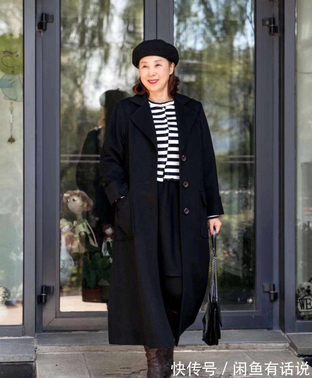 高级 有“烟火气”的黑色大衣穿搭,优雅又高级,普通中年人穿也体面