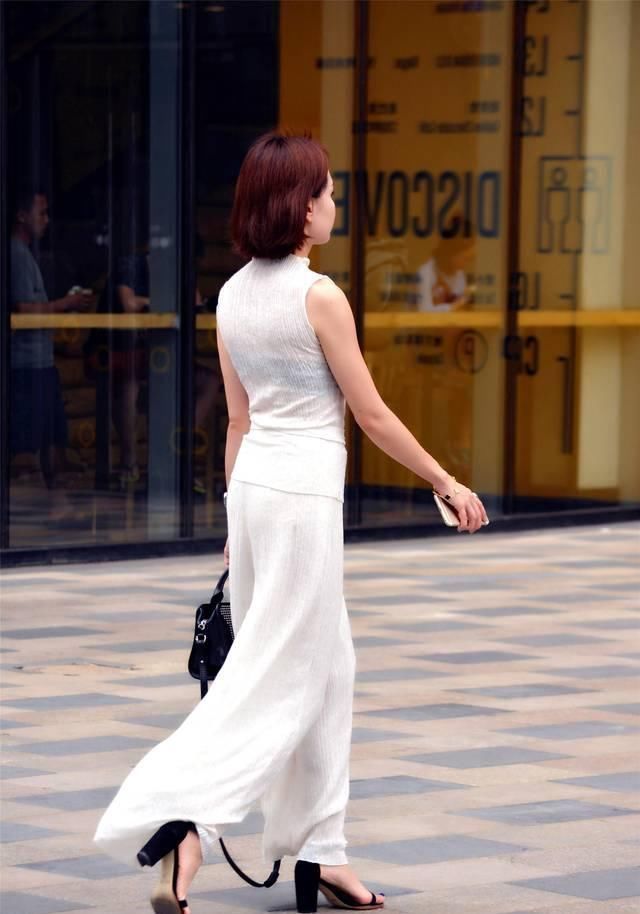 看了她的身材才知道,有一个好的比例是多么的重要