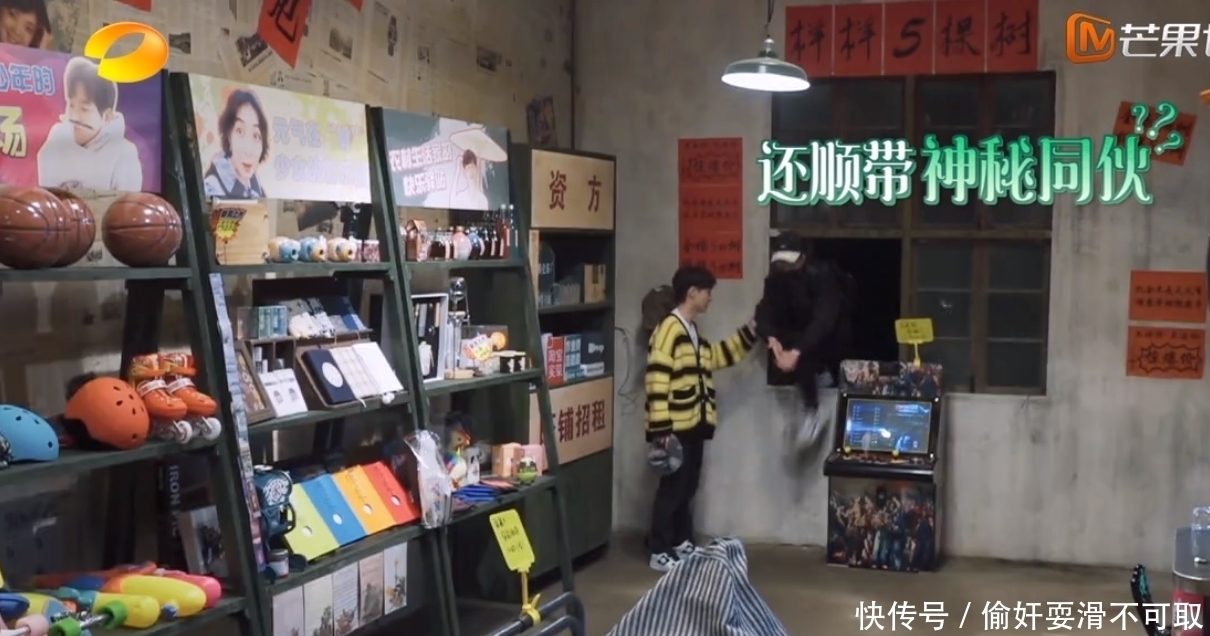 本行|张艺兴录综艺不忘老本行,深夜爬窗练舞,黄磊何炅看了直心疼