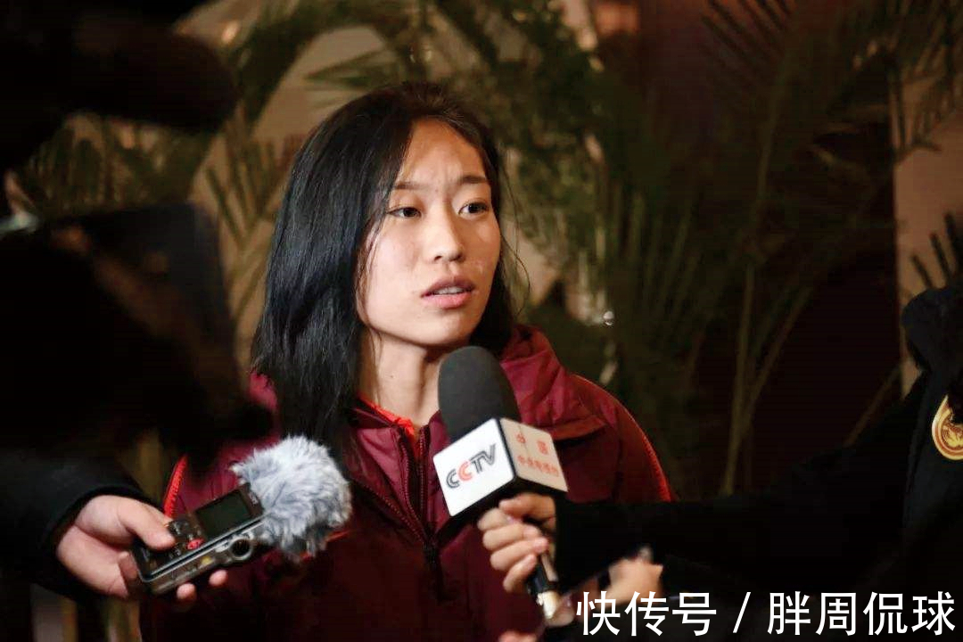 点球|唐佳丽启程返回英国,临行前一番话致敬水庆霞,贾秀全你内疚吗?