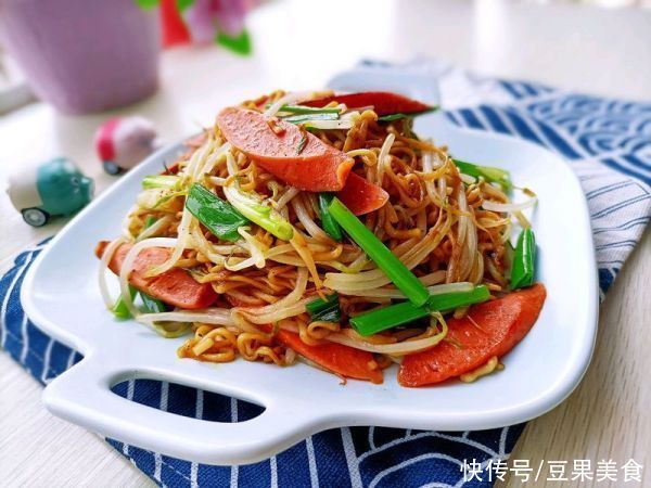 秘密|饭店大厨说漏嘴的秘密，酱油炒面这样做才好吃