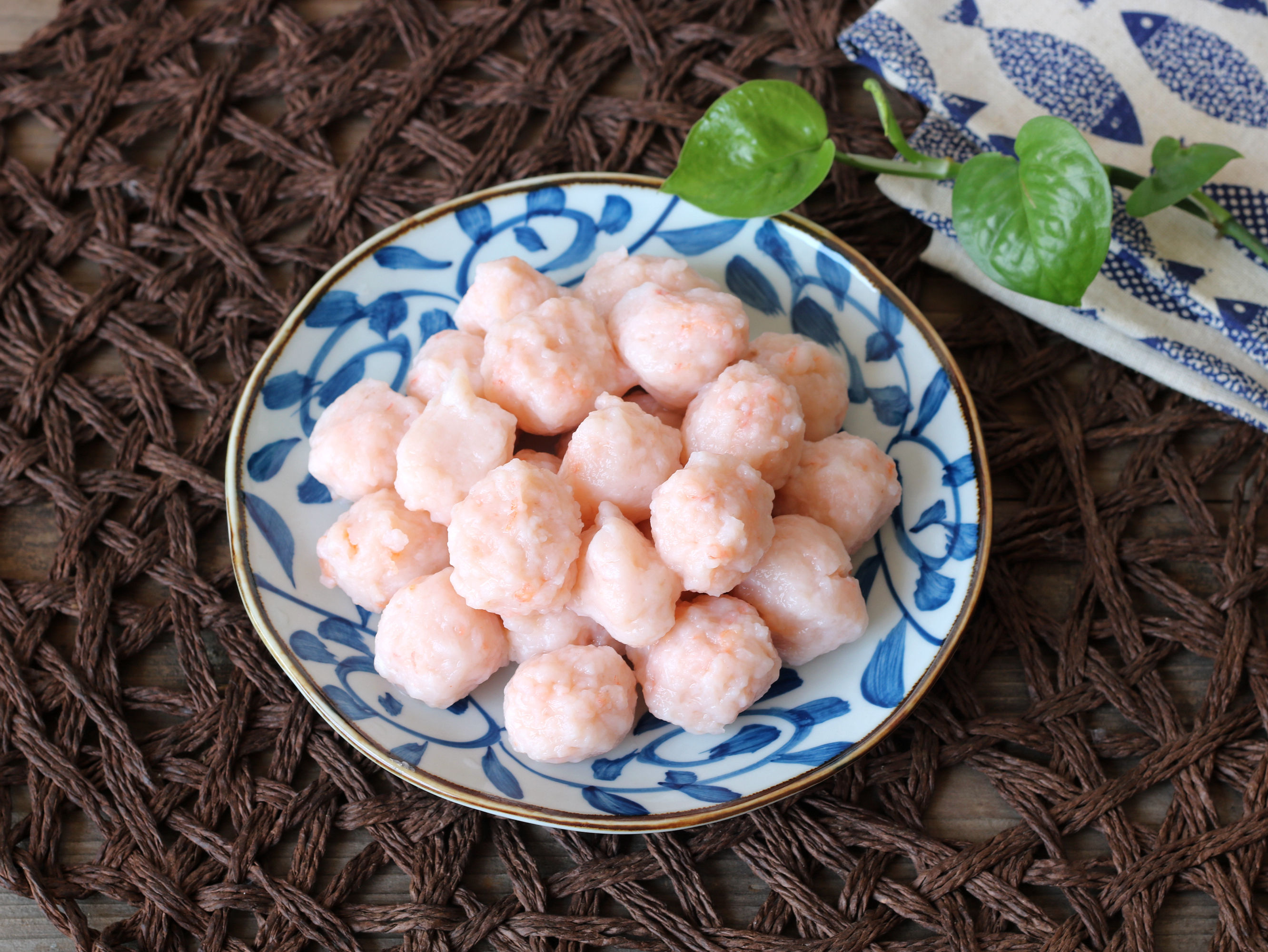  香嫩|做虾丸时，记住“2加1冷”的窍门，虾丸香嫩细滑，营养又鲜美