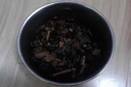 光照|鸡蛋、果皮都不如这种“废渣”,盆里丢一点,君子兰开花三四朵!